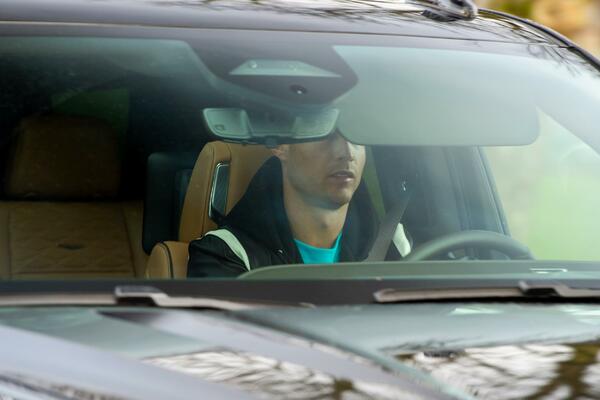 ZARAĐUJE MILIONE, A ZNATE LI KOLIKO RONALDO PLAĆA BATLERA? Portugalac KUPIO luksuznu vilu u domovini, svi u ŠOKU