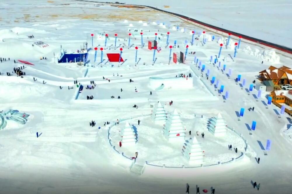 DEBLJINA LEDA 50 CENTIMETARA: Ledeno jezero Sajram u Sinđijangu (VIDEO)