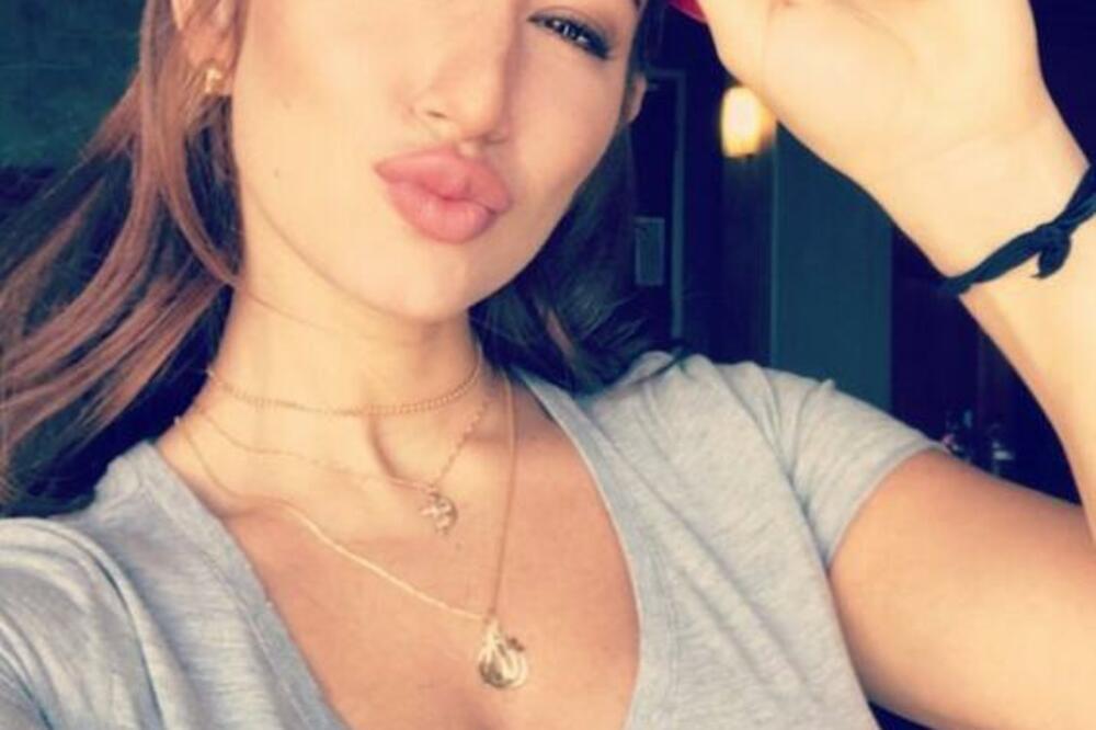 DOKTORKA VOLI DA SE SKIDA PRED SVOJIM PRATIOCIMA: Jednom kada vidite njen DONJI DEO, nećete ga tako lako ZABORAVITI