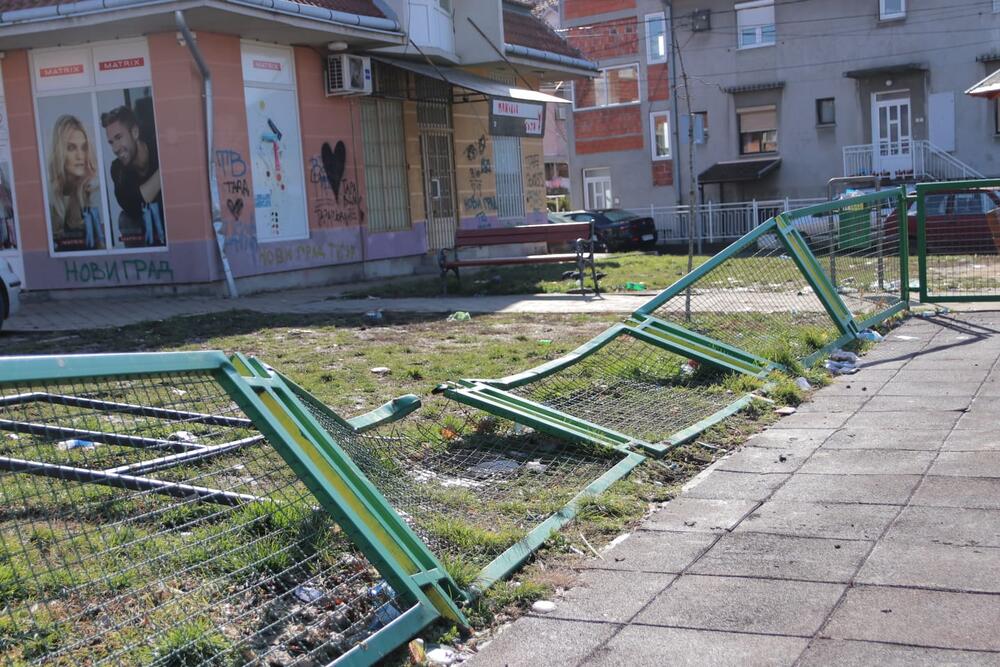 Zemun, Autobus u dečijem parku