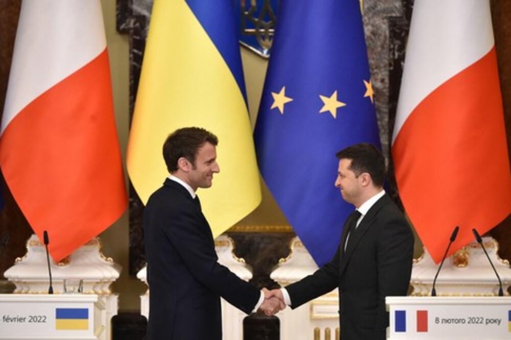 MAKRON I ZELENSKI OBAVILI RAZGOVOR: Francuska će pojačati vojnu i humanitarnu pomoć Kijevu