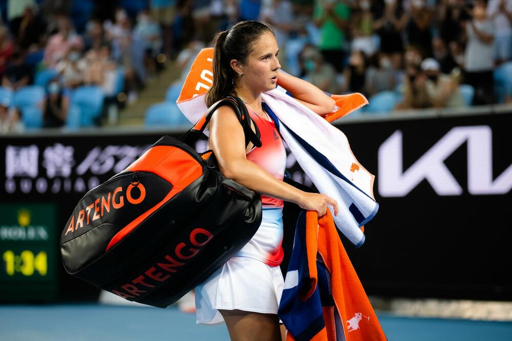 BILO JOJ DRAGO KAD JE ĐOKOVIĆ DEPORTOVAN, SADA ONA NE MOŽE DA BRANI TITULU: Ruskinja pozitivna na koronu!