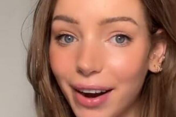 IMA 30, A IZGLEDA KAO DA JOJ JE 20: Mladoliki izgled duguje JEDNOSTAVNIM NAVIKAMA