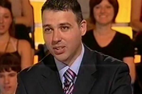 NASMEJAVAO NAS JE ZAJEDNO SA TAKMIČARIMA U KVIZU PITANJA ZA ŠAMPIONA: Promenio je posao i ovako izgleda danas! FOTO