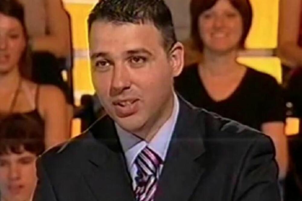 NASMEJAVAO NAS JE ZAJEDNO SA TAKMIČARIMA U KVIZU PITANJA ZA ŠAMPIONA: Promenio je posao i ovako izgleda danas! FOTO