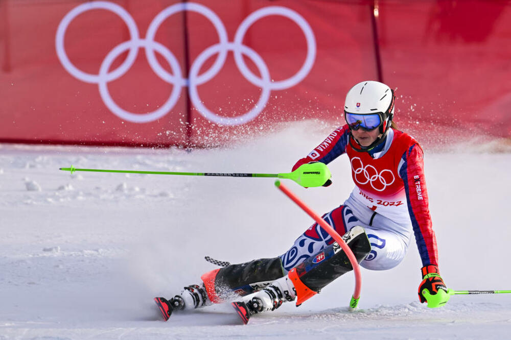 JEZIV PAD POZNATE SKIJAŠICE: Ukazivala joj se pomoć 20 minuta, pa prebačena helikopterom u bolnicu! VIDEO