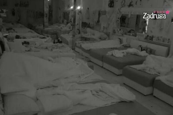 ALEKSANDRA DOVELA DEJANA DO VRHUNCA SVOJIM UMEĆEM! Podivljali u toku VRELE AKCIJE, bez blama odzvanjali uzdasi!