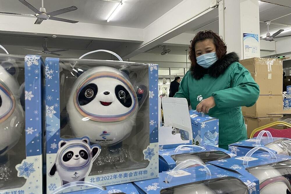 POMAMA ZA BING DVENDVENOM: Rasprodati olimpijski suveniri u Pekingu! (VIDEO)