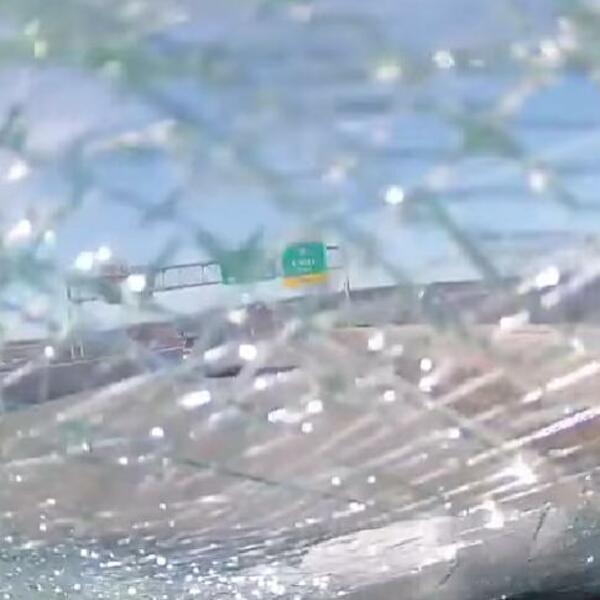 "SVE SE DESILO U SEKUNDI": Nakon ovog SNIMKA ćete stalno čistiti SNEG sa krova AUTOMOBILA, JEZIVO! (VIDEO)