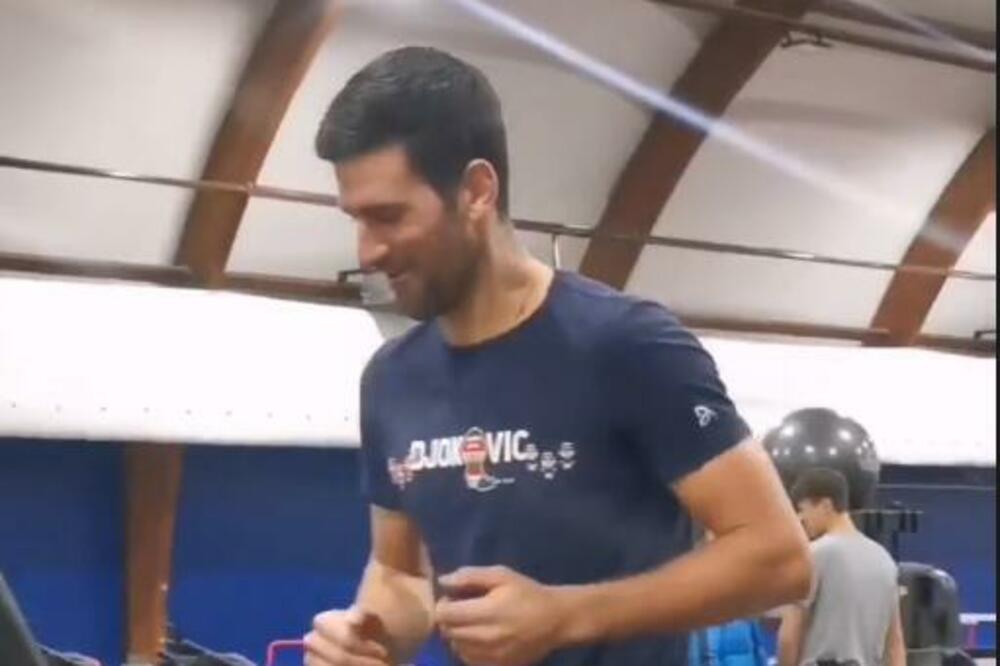SMEH USRED TRČANJA NA TRACI: Đoković se dobro zabavlja na treningu (VIDEO/FOTO)