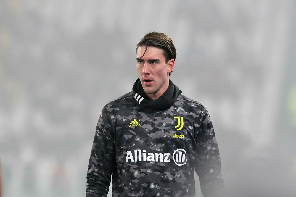 VLAHOVIĆ OSTAVIO ATRAKTIVNU ITALIJANKU: Srpski fubaler posle potpisa za Juventus, okončao vezu sa influenserkom!