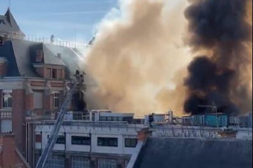 VELIKI POŽAR IZBIO U CENTRALNOJ BANCI FRANCUSKE! Crni dim kulja iz zgrade, ima POVREĐENIH (VIDEO)