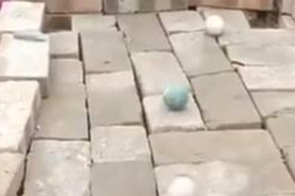 ZA SREĆU JE MALO POTREBNO: Kada vidite šta su OVA DECA napravila od CIGLI i ŠTAPOVA, NAJEŽIĆETE SE! (VIDEO)