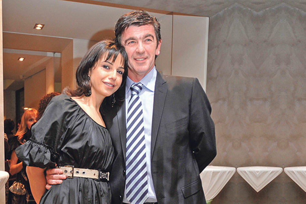 DA LI STE IKADA ČULI KAKO JE NATAŠA NINKOVIĆ UPOZNALA BIZNISMENA? Imao je ženu i decu, a sve se dešavalo u TAJNOSTI