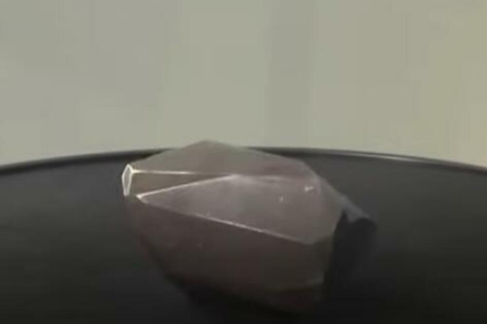 NAJVEĆI BRUŠENI CRNI DIJAMANT NA SVETU PRODAT! Misteriozna "ENIGMA" prodata za ENORMNU cenu (VIDEO)