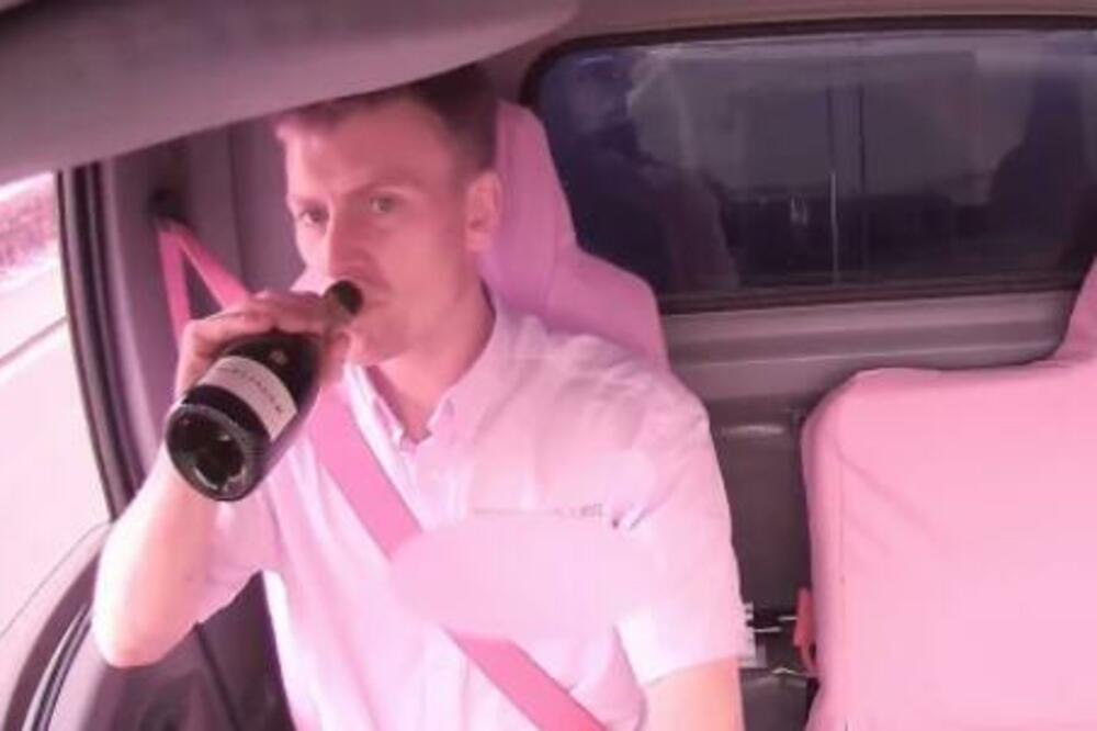 ZAKUCAO SE U KOLA PUNA DECE! Stravičan snimak OTKRIVA šta je kamiondžija RADIO pre JEZIVOG UDESA (VIDEO)