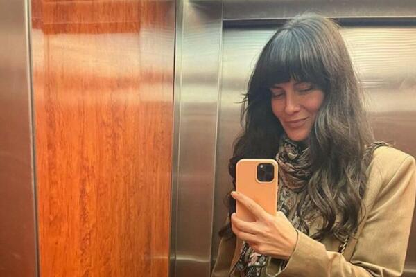 DA LI JE OVO REALNO?! NAŠA VODITELJKA NOSI TORBU OD 646.000 DINARA! (FOTO)