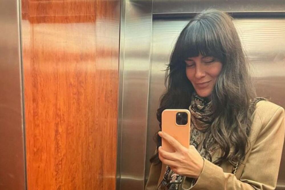 DA LI JE OVO REALNO?! NAŠA VODITELJKA NOSI TORBU OD 646.000 DINARA! (FOTO)