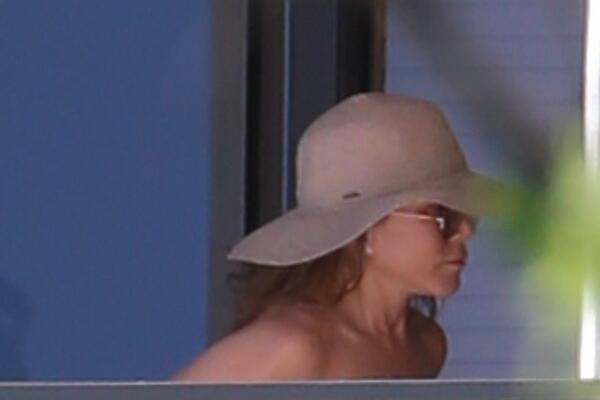 DŽENIFER ANISTON GODINAMA JEDE JEDNU ISTU SALATU: Kada čujete ZBOG ČEGA, primićete se kao nikad do sad!