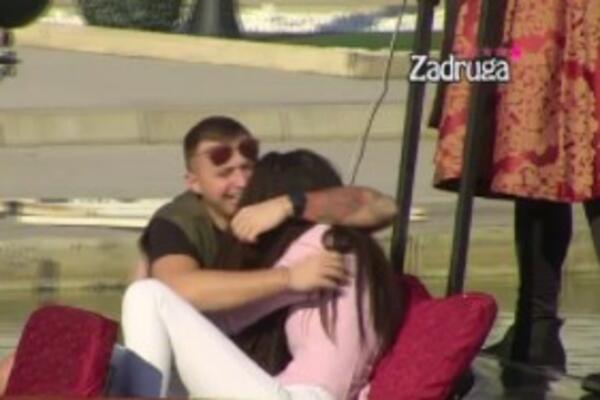 VANREDNI ULAZAK U ZADRUGU: Njegova devojka je upravo ušla!