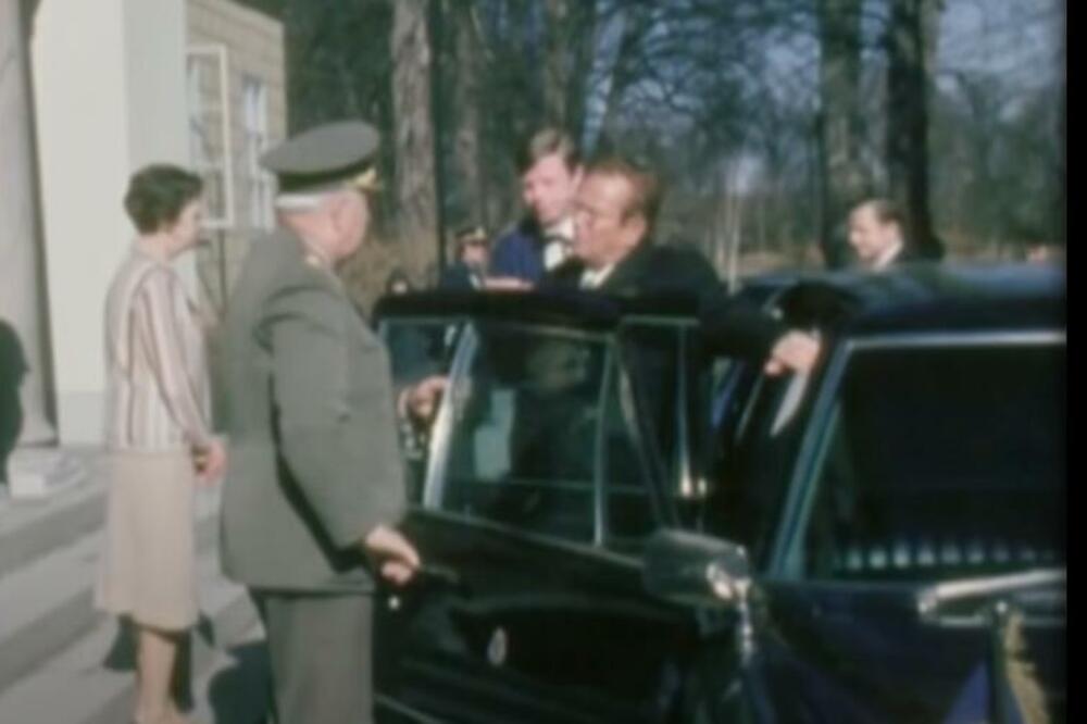 ZABORAVLJENI SNIMAK TITA NASTAO JE 1976. GODINE: Jaukao je od bolova, a kamera je sve zabeležila! (VIDEO)