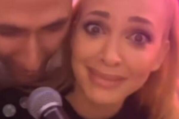 MILICI TODOROVIĆ GOST OTEO MIKROFON PA KRENUO DA PEVA: Ona se FRAPIRALA pa počela da kuka da joj je UVO PROBIJENO!