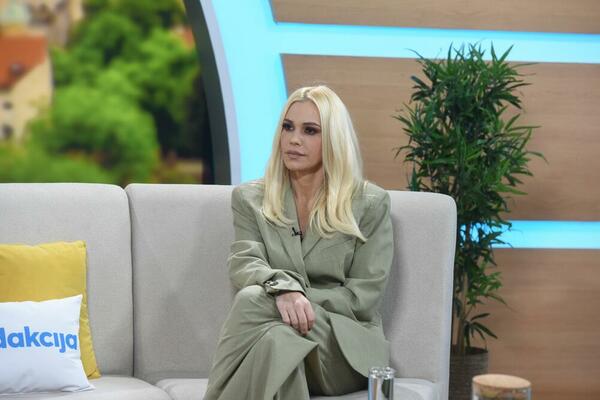 BEKVALČEVA IZNENADILA PRIZNANJEM: "Dadilja mi je partnerka, s njom odgajam ćerke!" ŽIVE ZAJEDNO