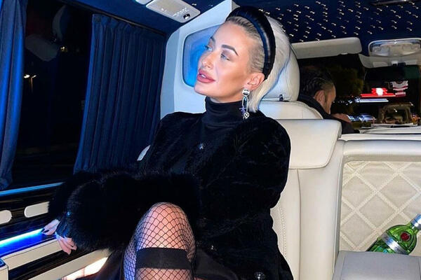 EVO ŠTA DUŠICA JAKOVLJEVIĆ RADI KADA NEMA KAMERA