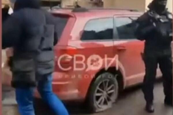 POTUKLI SU SE NASRED ULICE ZBOG BIZARNE STVARI: Nećete VEROVATI šta je RAZLOG, AU (VIDEO)