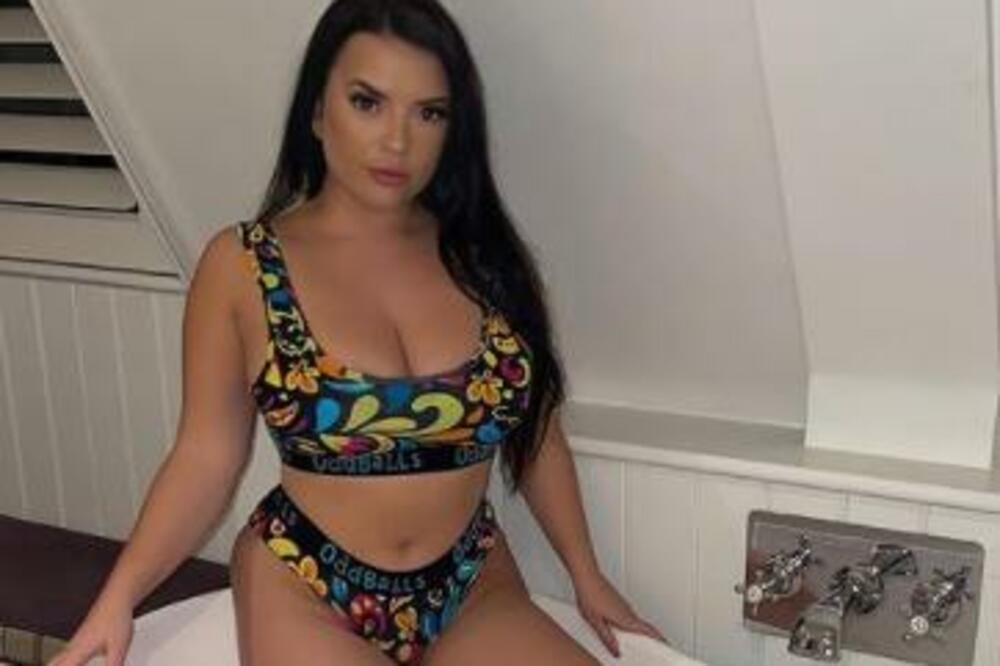 DRUŠTVENE MREŽE JOJ NE DAJU DA OTVORI PROFIL: Kada vidite ovu fotku MOŽETE I DA PRETPOSTAVITE ZAŠTO! (FOTO)