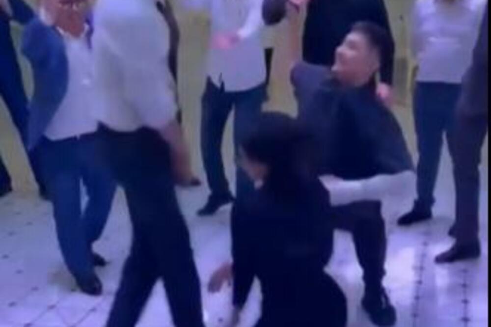 PROVOKATIVAN PLES, NE DA JE SEVNULO, NEGO DUPLO: Žena KLEKNULA DOLE, a zatim JOJ SE SVE VIDELO (FOTO) (VIDEO)