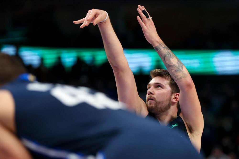 MONSTRUOZNI DONČIĆ NADIGRAO KARIJA! Novi poraz Voriorsa - BRUKA Lejkersa protiv gradskog rivala! (VIDEO)