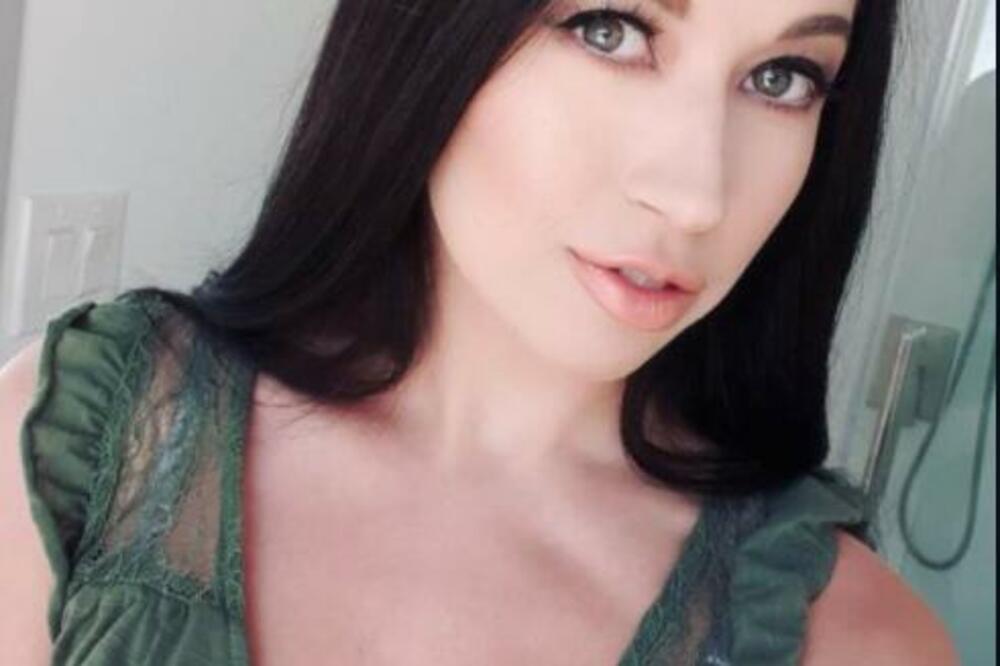 GODINAMA SE SKIDA PRED KAMERAMA I ISPUNJAVA FANTAZIJE: "Video me je u toj POZI i odmah zaplakao"