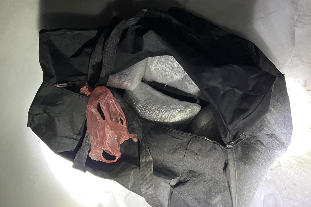 UHAPŠEN DILER SA SKORO 20 KILOGRAMA DROGE: Uspešna akcija granične policije! (FOTO)