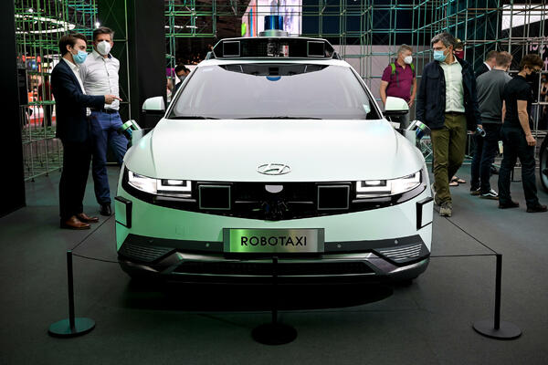 HJUNDAI NE PRESTAJE DA IZNENAĐUJE! Novi električni model pruža ZADIVLJUJUĆI dizajn i brojna UNAPREĐENJA! (FOTO)