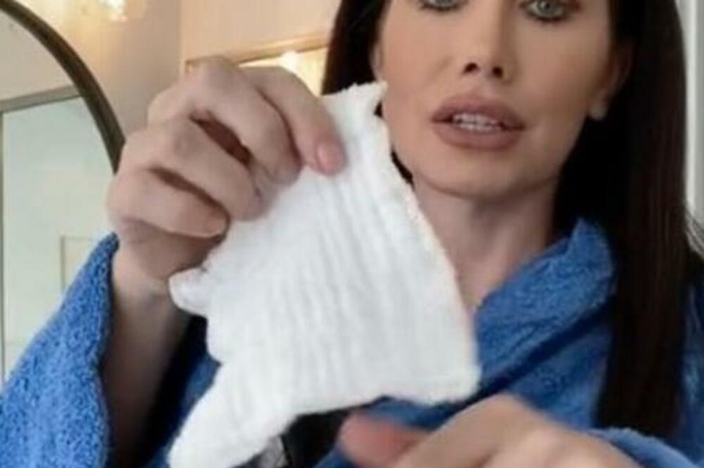 POZNATA DAMA PRESTALA DA KORISTI TOALET PAPIR: Šokiraćete se kad otkrijete ŠTA koristi UMESTO NJEGA! (FOTO)