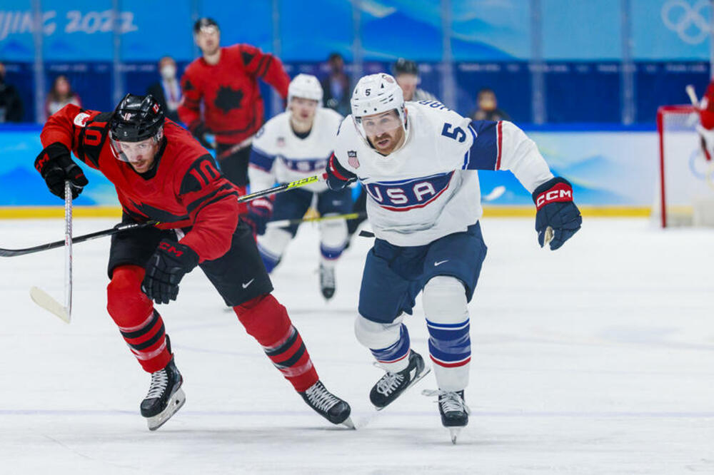 VELIKI HOKEJAŠKI DERBI PRIPAO AMERIKANCIMA: U veoma zanimljivom i efikasnom meču, više sreće imali članovi SAD-a!