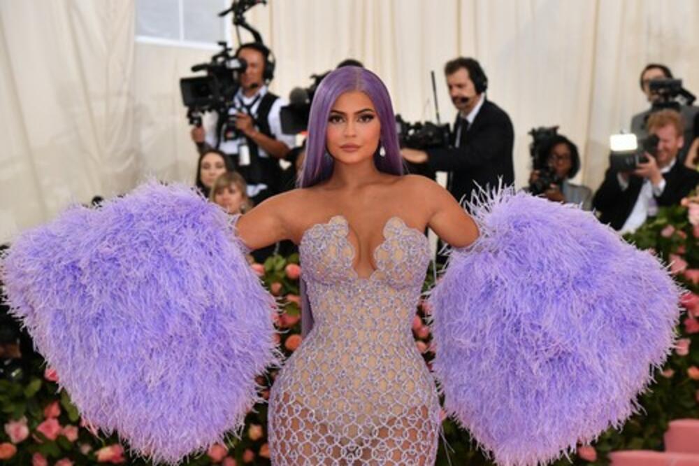 OVO SU NAJMLAĐE MILIJARDERKE NA SVETU: Obogatile se na NEVEROVATNE načine, a neke ni PRSTOM NISU MRDNULE (FOTO)