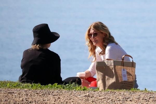 SAZNALA DA JOJ JE DEČKO OŽENIO DRUGU IZ MEDIJA, PREŽIVELA ZLOSTAVLJANJE I SMRT SESTRE: Buran život poznate glumice!