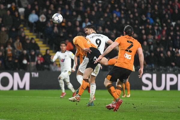 MITROVIĆ UŠAO U ISTORIJU! Niko ne može da zaustavi srpskog napadača! (FOTO)