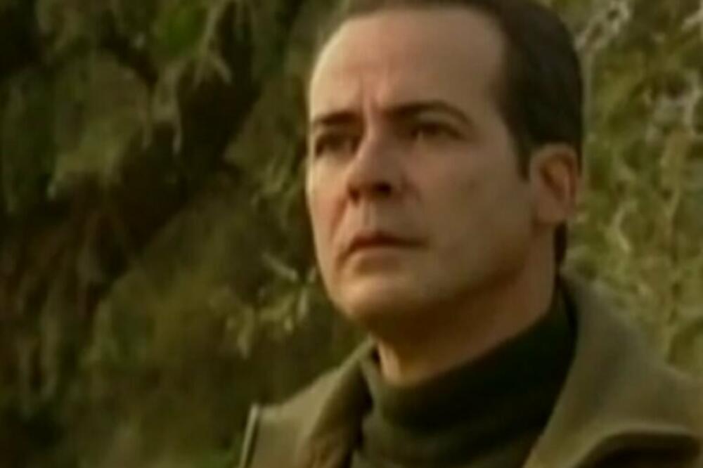 ŽENE SU LUDELE ZA LEPIM GLUMCEM, A SADA BI SE ŠOKIRALE KADA BI GA VIDELE: Ko je ovaj čovek?! (FOTO)