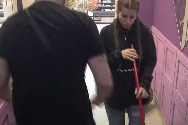 BLJAK! FILIP CAR JE TOLIKO ALJKAV DA NI DALILA VIŠE NEĆE DA MU PERE ČARAPE?! U besu otkrila sve o PRLJAVŠTINI