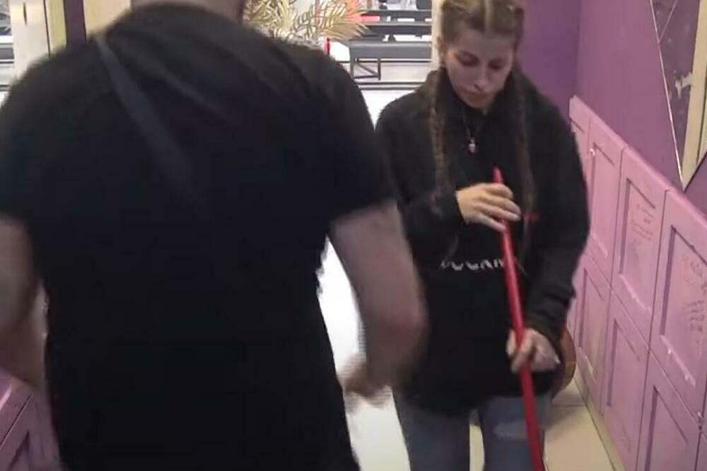 BLJAK! FILIP CAR JE TOLIKO ALJKAV DA NI DALILA VIŠE NEĆE DA MU PERE ČARAPE?! U besu otkrila sve o PRLJAVŠTINI