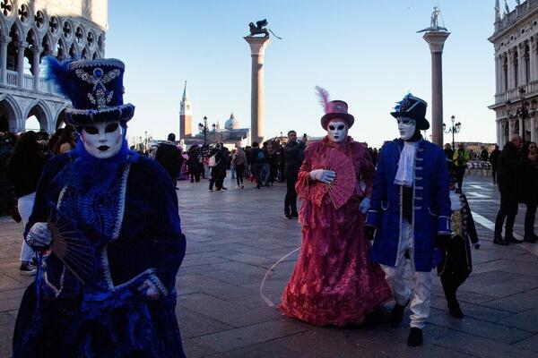 UŽIVAJTE U KADROVIMA! Posle velike pauze - počeo karneval u Veneciji (FOTO)