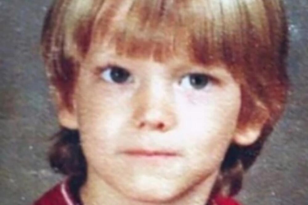 NEMA ŠANSE DA POGODITE KO JE DEČAK SA SLIKE! Otac ga je odbacio s godinu dana, umalo ga UBILI, danas je SLAVAN!