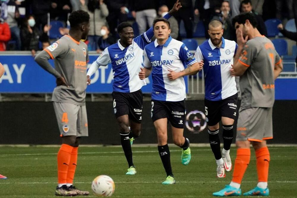 POBEDA POSLE PUNA TRI MESECA! Alaves konačno obradovao svoje navijače, Fekir dominirao u pobedi Betisa! (FOTO)