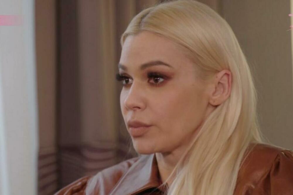 NATAŠI BEKVALAC JE DEVOJKA PRIŠLA U KAFIĆU A ONO ŠTO JE URADILA JE ŠOKANTNO: Imaš li minut...