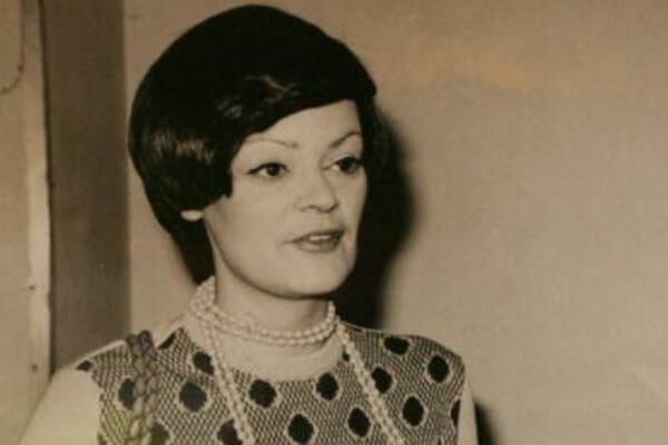 NEMA ŠANSE DA POGODITE KO JE OVO! Danas je voditeljka koju svi CITIRAJU, a njena ŠMINKA mnoge ostavi u ČUDU!