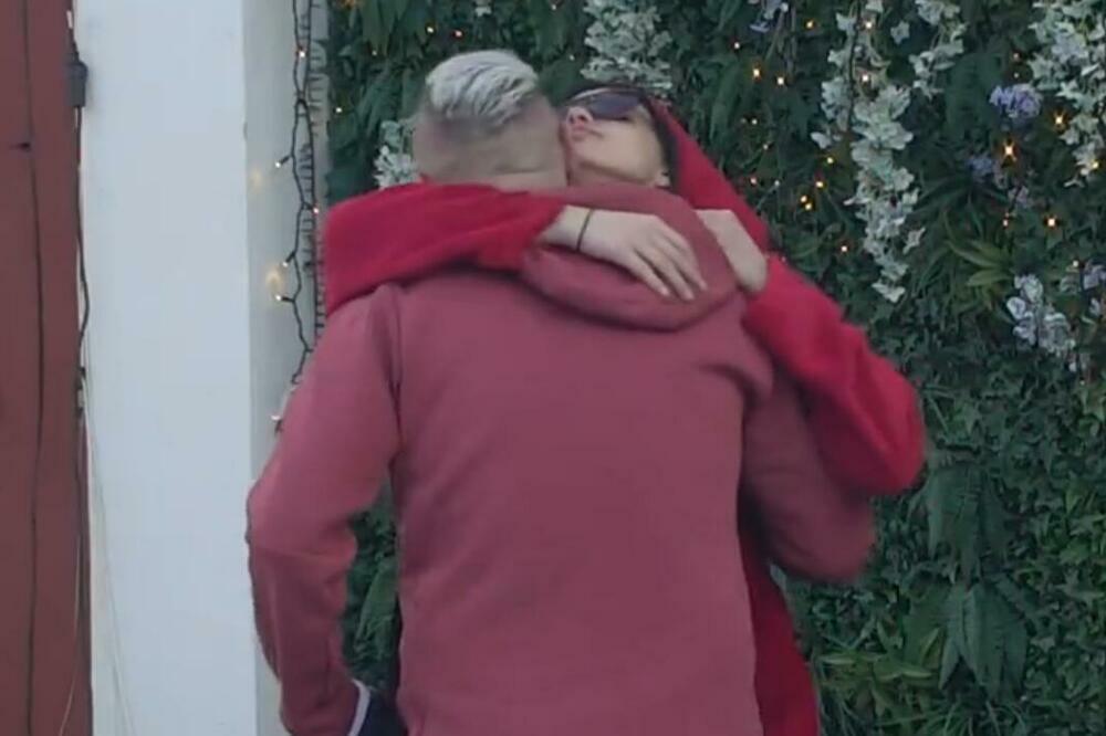 ŠA U LJUBAVNOM ZANOSU SA ZADRUGARKOM, A NIJE TARA:Ima da nastane pravi HAOS zbog ovih SIMPATIJA! (VIDEO)