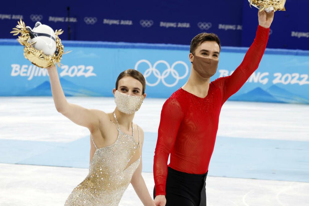FRANCUSKI PAR ZADIVIO PLESOM NA LEDU: Zlatna medalja i svetski rekord za Gabrijelu i Gijoma!